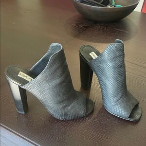 Steve Madden Textured Black Heels